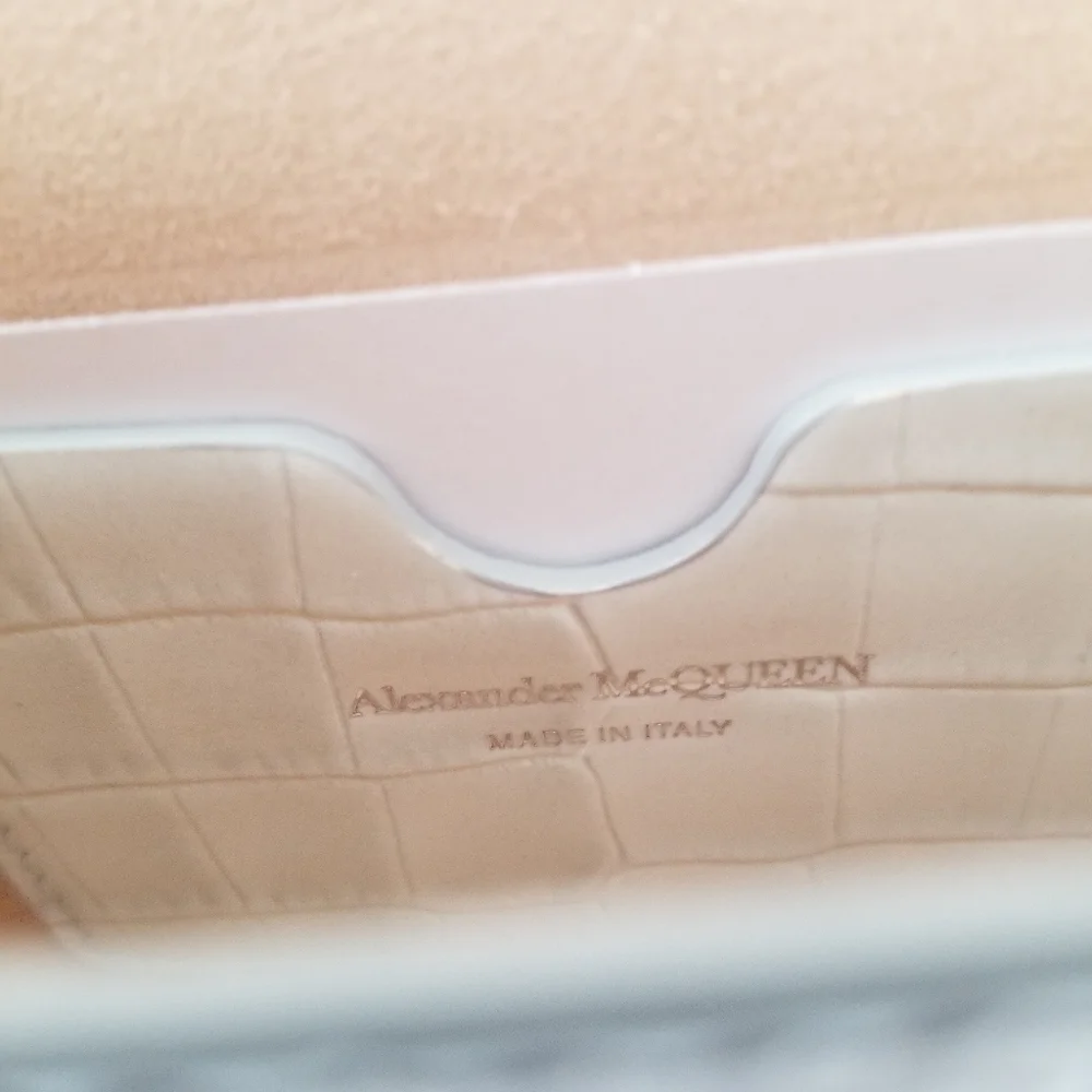 Alexander McQueen Skull Croc-Embossed Leather Chain Crossbody Light Gray - Picture 9 of 12